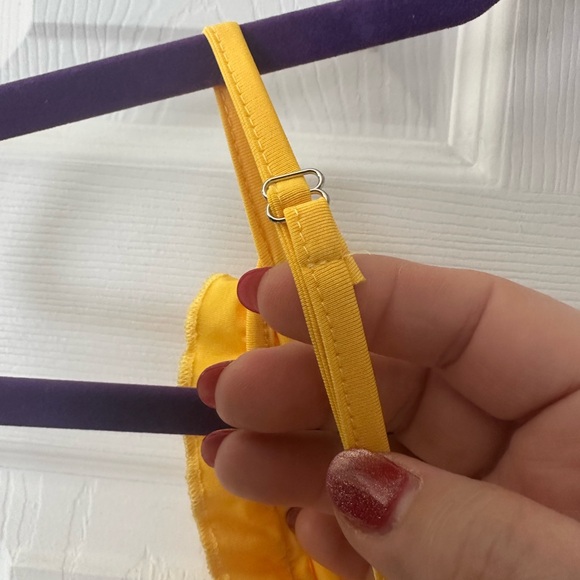 ❤️Yellow Ruffled Top size M/L - Picture 6 of 9